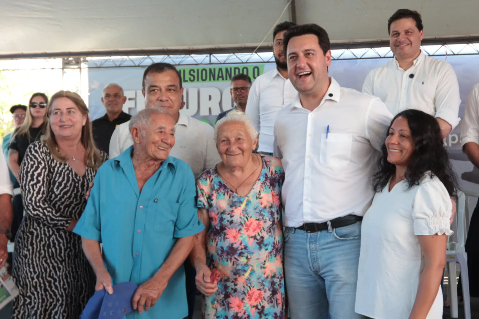 Governador anuncia pavimentação da área urbana de Marilena até o Porto Maringá Foto: Jonathan Campos/AEN