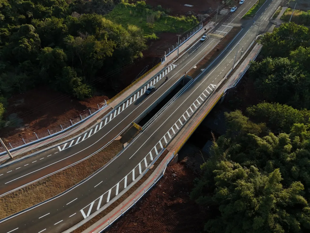 Nova ponte da Av. Mário José de Faria Ferraz, entre Maringá e Sarandi