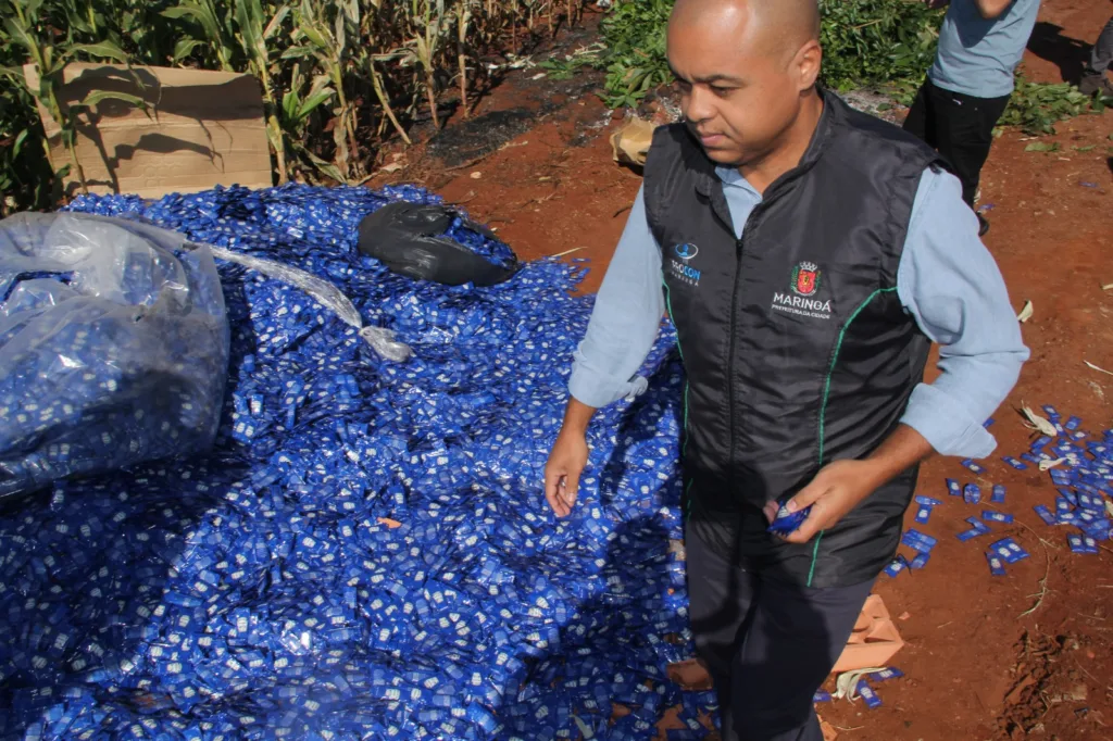 O Procon, da Prefeitura de Maringá, apura um descarte irregular de sachês de maionese