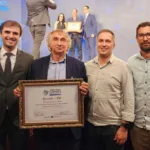 O prefeito de Sarandi, Walter Volpato, recebeu na noite desta terça, 18, em Curitiba, o Prêmio Band Cidades Excelentes (etapa estadual), que reconhece a evolução dos municípios na adoção de boas práticas de gestão pública.