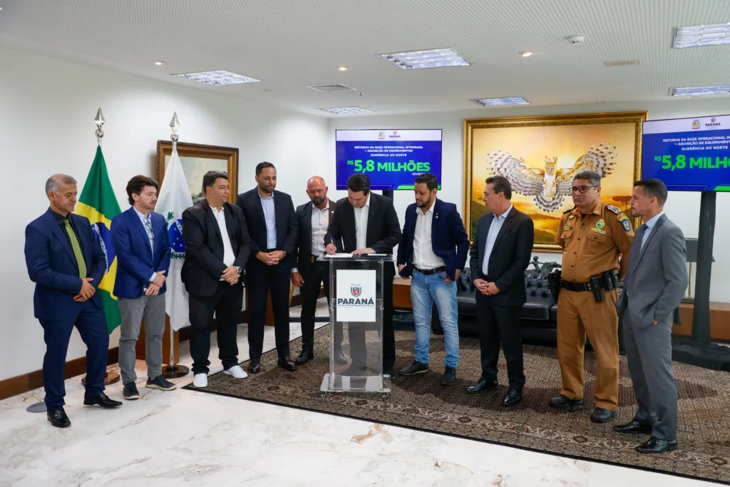 O governador Carlos Massa Ratinho Junior assinou nesta segunda-feira (24) convênios de R$ 4,2 milhões para a aquisição de uma sede própria da base operacional integrada de Querência do Norte e R$ 6,7 milhões para a construção da nova sede do 7º Batalhão de Polícia Militar (BPM) em Cruzeiro do Oeste.
Foto: Gabriel Rosa/AEN