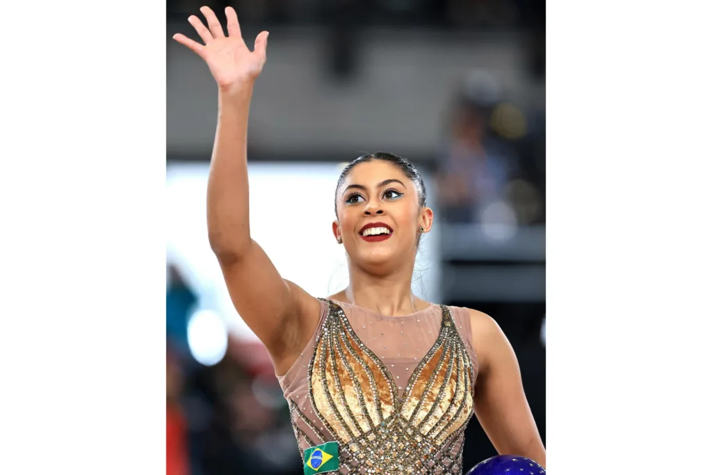 Paranaense Bárbara Domingos leva o bi no Pan-Americano de ginástica rítmica