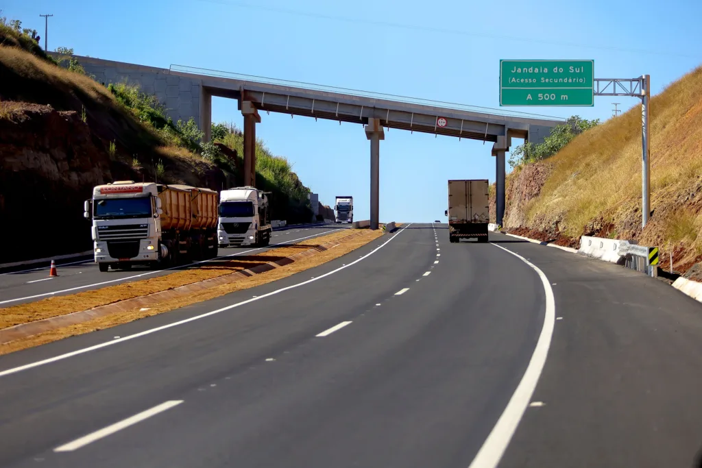 Obra de R$ 178 milhões: governador inaugura contorno rodoviário de Jandaia do Sul