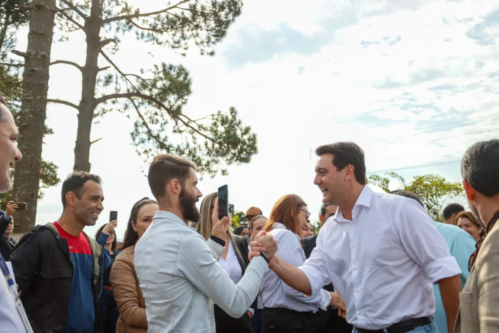 Ratinho Junior assina regularização de moradias e pavimentação para Reserva do Iguaçu 7 Ratinho Junior assina regularização de moradias e pavimentação para Reserva do Iguaçu