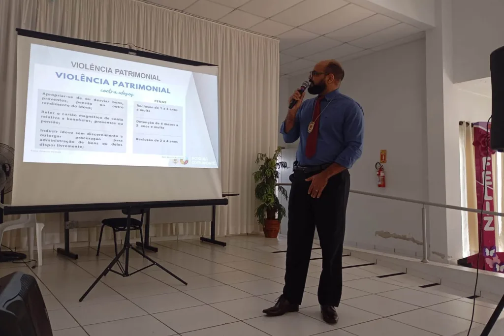 Polícia Civil ministra curso de orientação contra golpes para 600 idosos