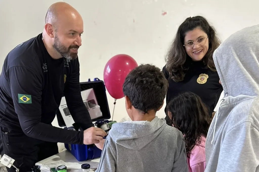 Polícia Civil atende 1,2 mil pessoas em ação de prevenção ao uso de drogas em Curitiba