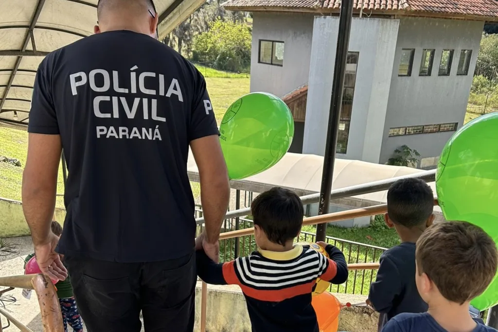 Polícia Civil atende 1,2 mil pessoas em ação de prevenção ao uso de drogas em Curitiba