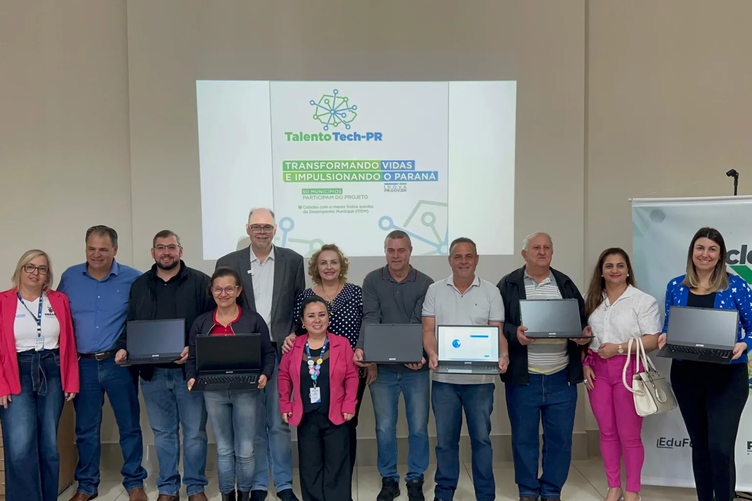 Municípios das regiões Norte e Norte Pioneiro recebem notebooks do Talento Tech