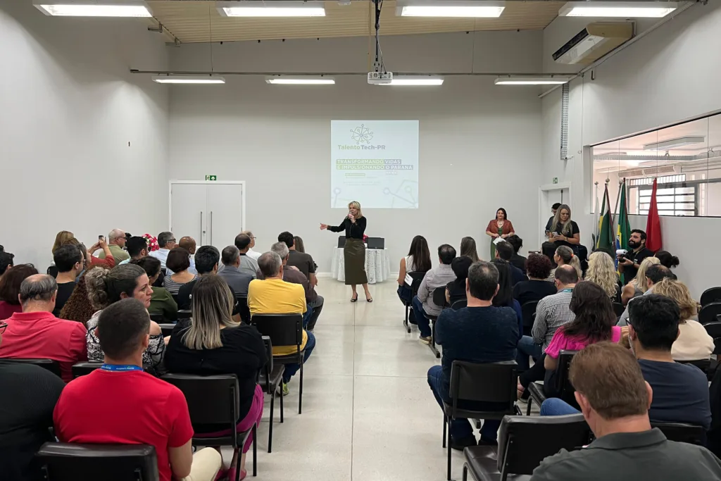 Municípios das regiões Norte e Norte Pioneiro recebem notebooks do Talento Tech