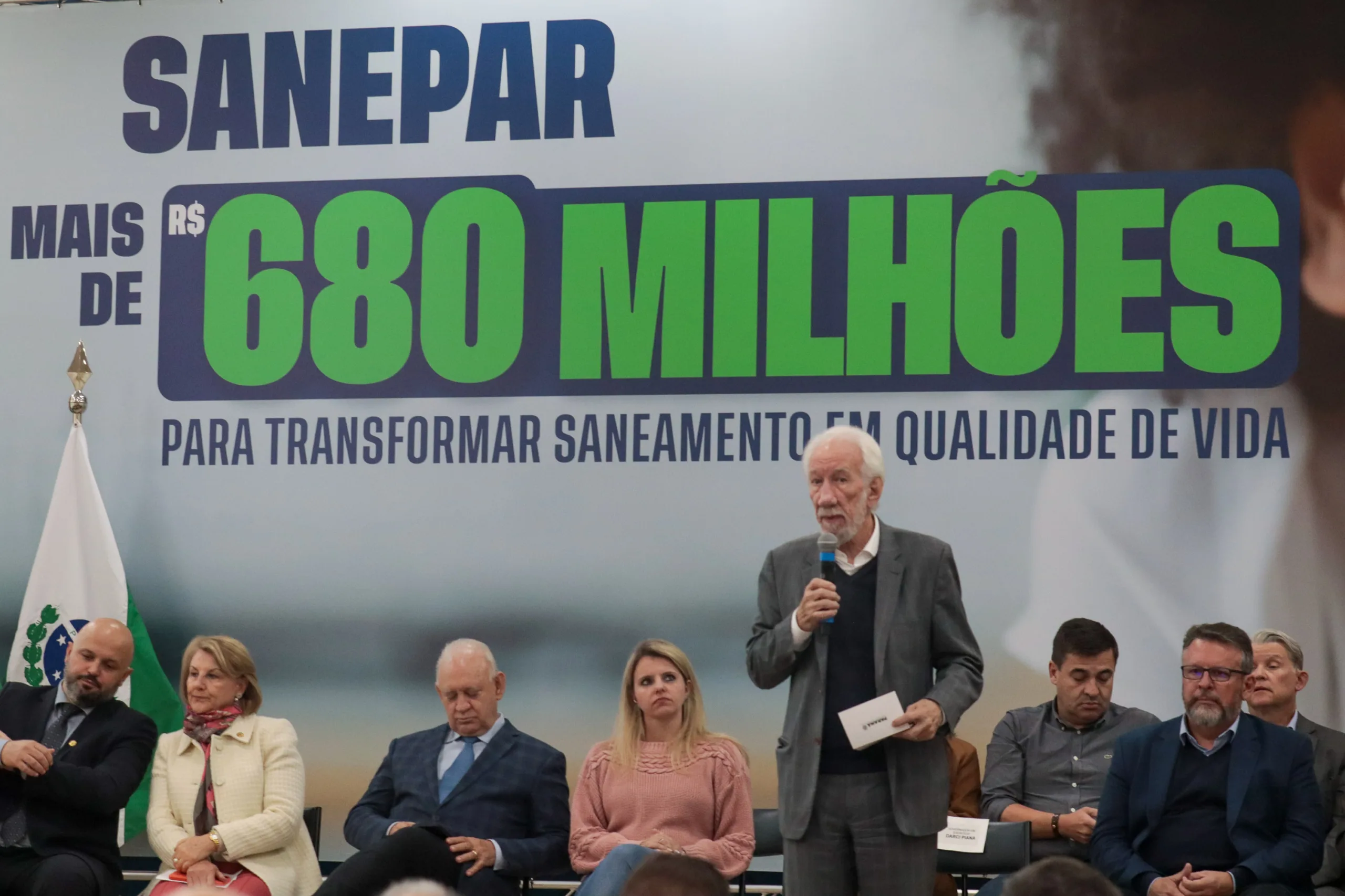 O governador em exercício Darci Piana e o presidente da Sanepar, Wilson Bley, anunciaram nesta terça-feira (2) um pacote de R$ 680 milhões em investimentos da empresa em obras de saneamento básico para dezenas municípios do Paraná.