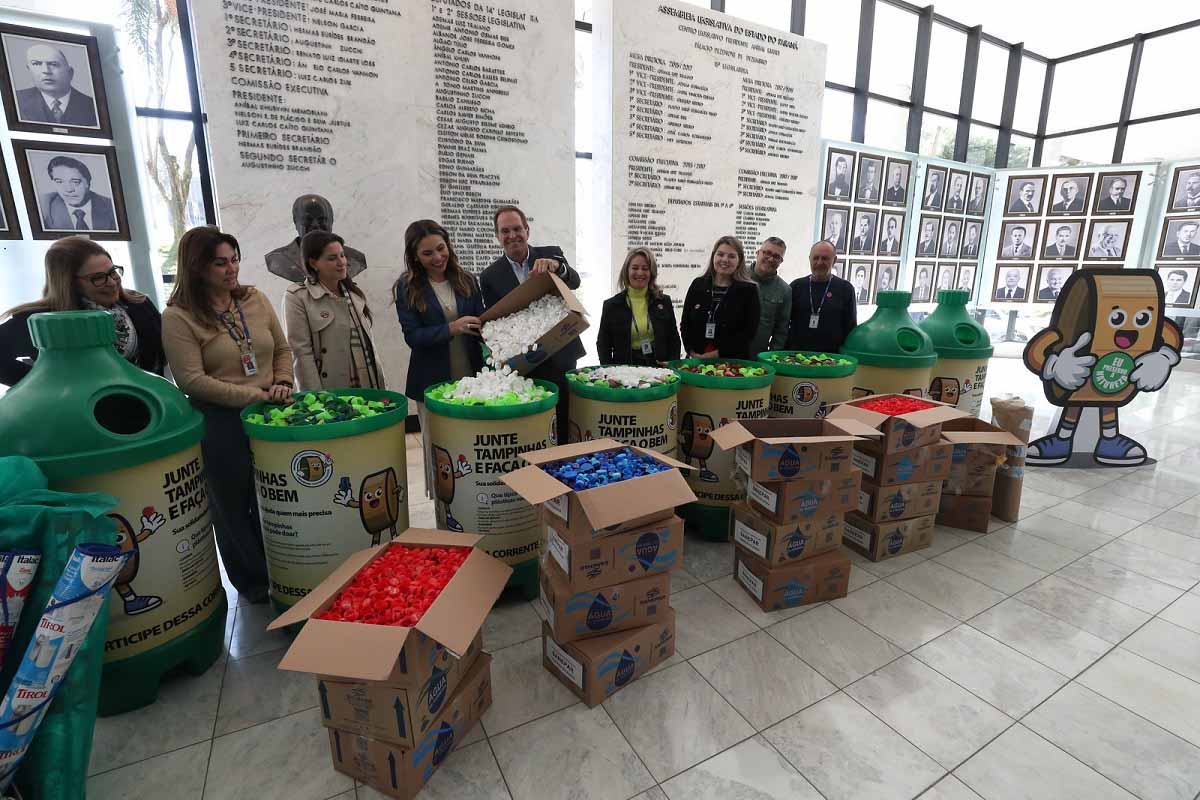 Sanepar entrega mais de 100 quilos de material reciclável para programa da Alep