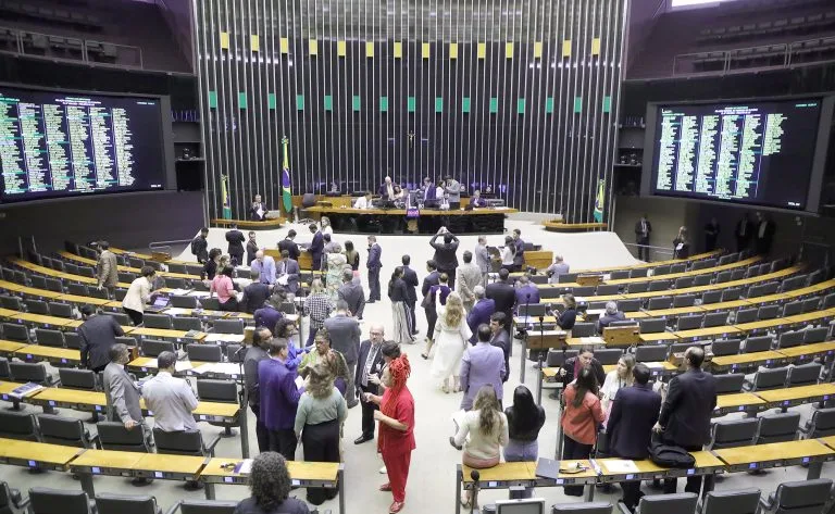 Câmara aprova espécie de Refis que facilita pagamento de dívidas de partidos políticos