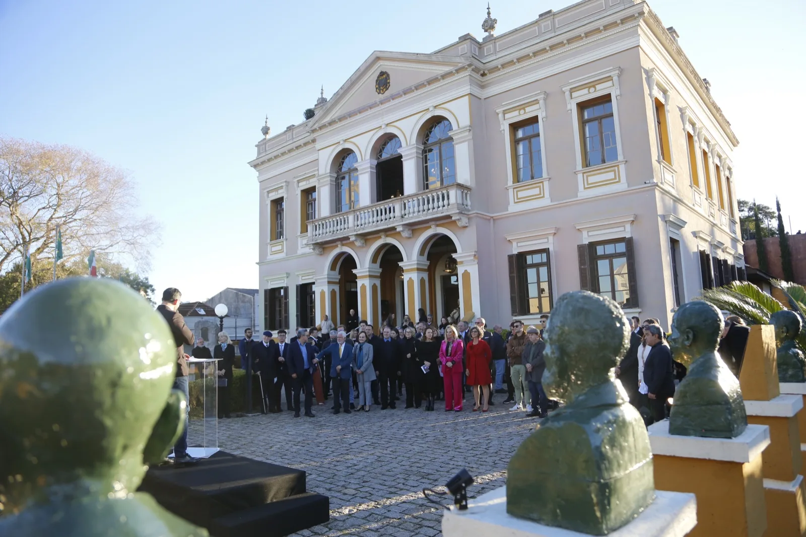 Em comemoração aos 141 anos, Jardim de Esculturas do Palácio Garibaldi recebe duas novas obras