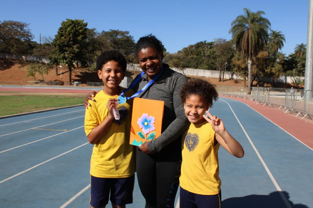 Atletas que vão para as Olimpíadas e Paralimpíadas de Paris são homenageados por crianças atendidas pela LBV