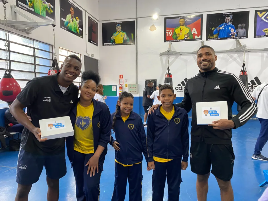 Atletas que vão para as Olimpíadas e Paralimpíadas de Paris são homenageados por crianças atendidas pela LBV
