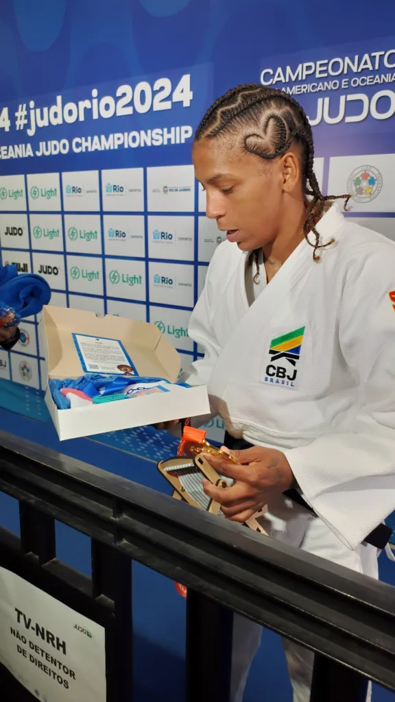 Atletas que vão para as Olimpíadas e Paralimpíadas de Paris são homenageados por crianças atendidas pela LBV