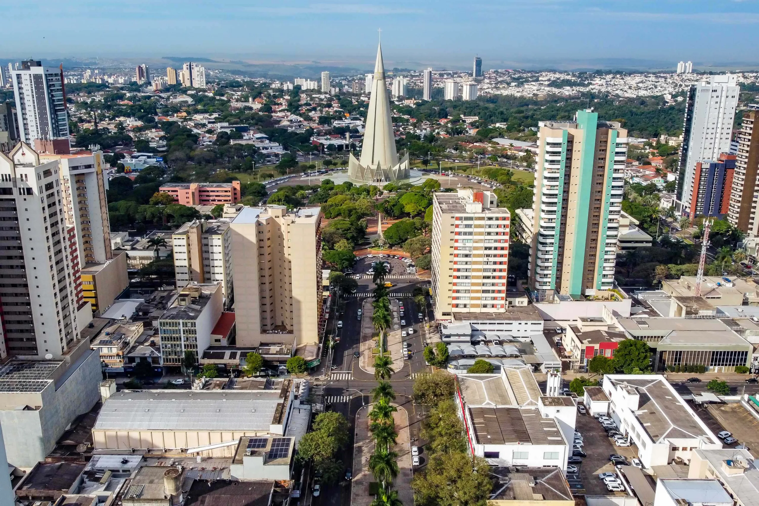 Maringá, 27 de julho de 2023 - Avenida Getúlio Vargas, em Maringá, cidade da região Norte Central do Paraná.