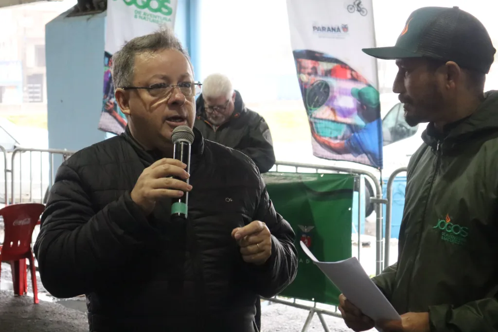 Corrida de Garçons reúne 45 profissionais e leva animação a Matinhos, no Litoral