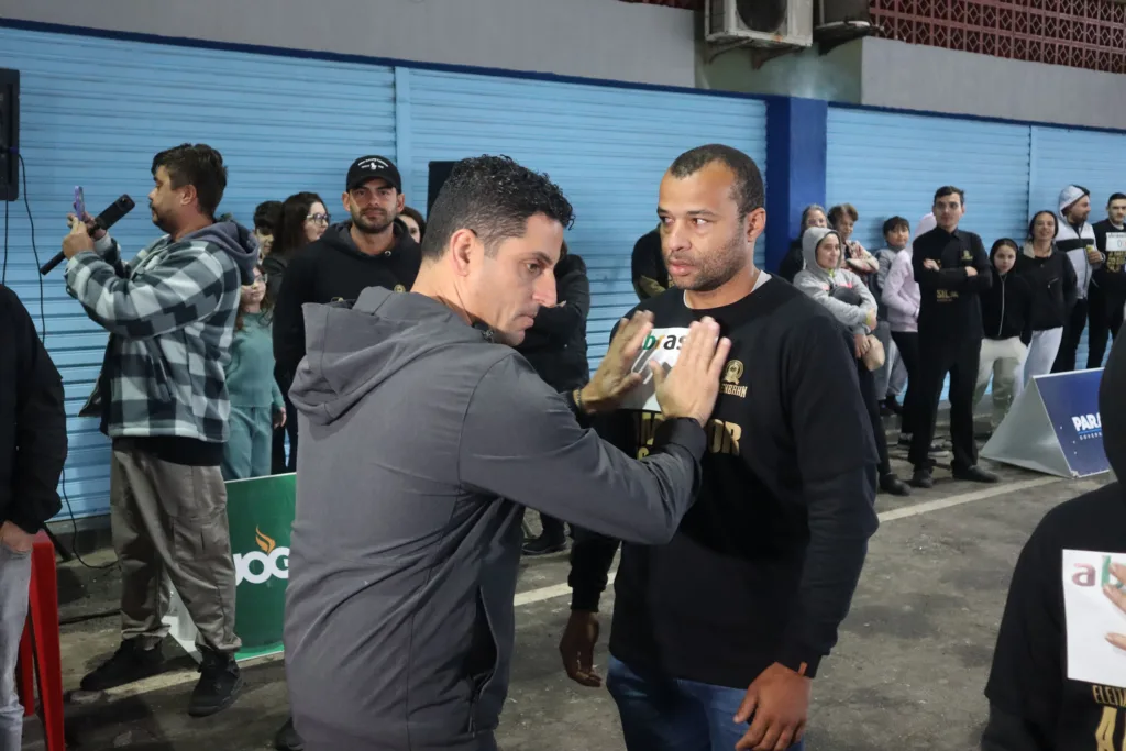 Corrida de Garçons reúne 45 profissionais e leva animação a Matinhos, no Litoral