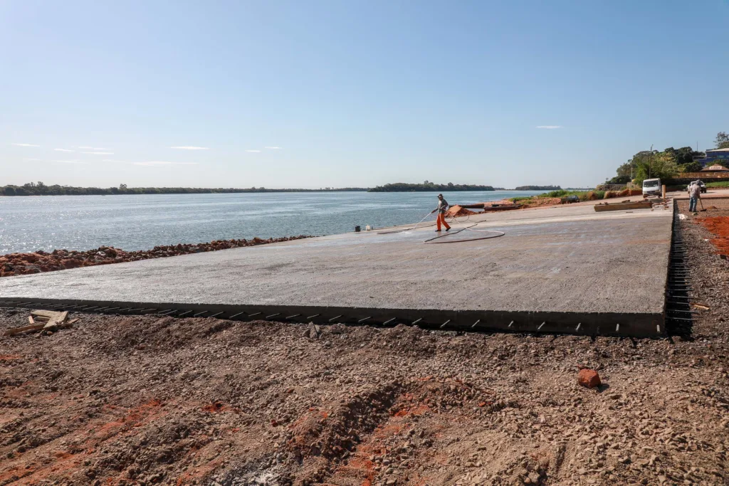 Pavimentação de balneário de Altônia chega a 50%; Estado tem outras obras na região Noroeste 5 Pavimentação de balneário de Altônia chega a 50%; Estado tem outras obras na região Noroeste