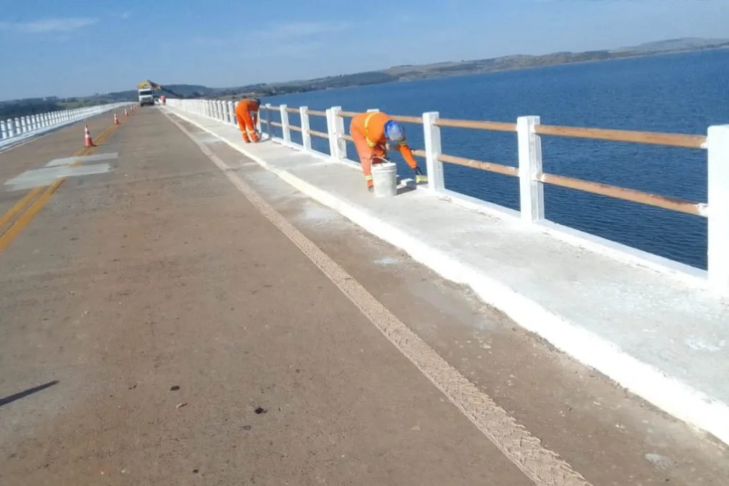 Reforma de ponte entre Carlópolis (PR) e Fartura (SP) já apresenta várias melhorias