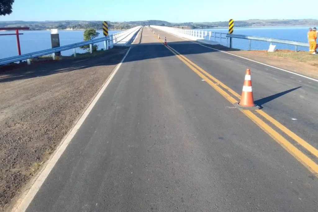 Reforma de ponte entre Carlópolis (PR) e Fartura (SP) já apresenta várias melhorias