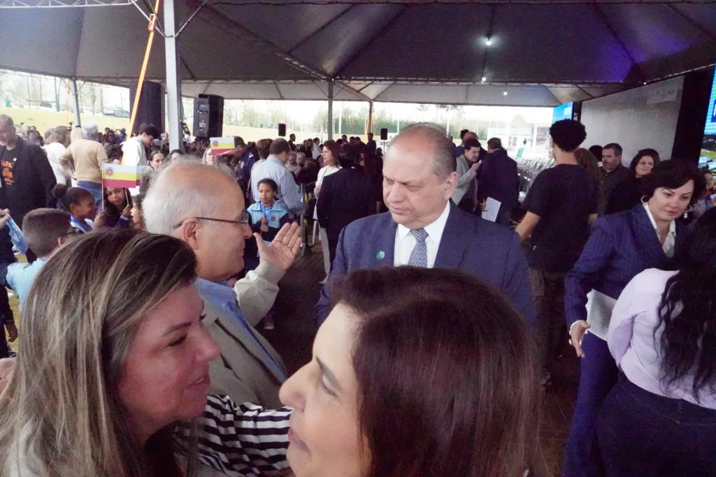 Ratinho Junior inaugura Hospital da Criança de Maringá, confira as entrevistas