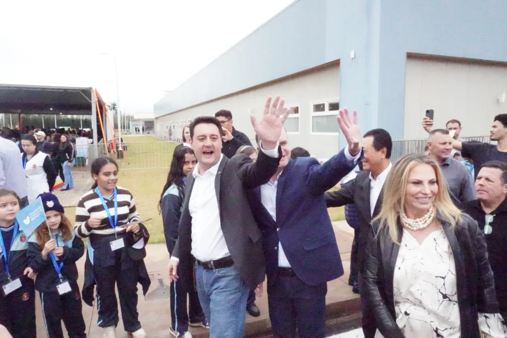 Ratinho Junior inaugura Hospital da Criança de Maringá, confira as entrevistas