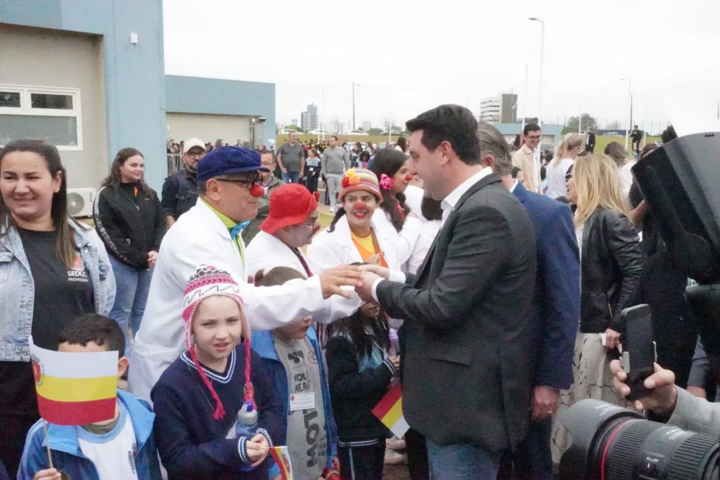 Ratinho Junior inaugura Hospital da Criança de Maringá, confira as entrevistas