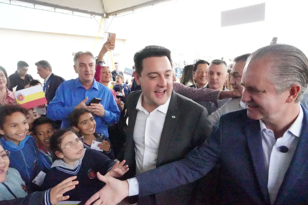 Ratinho Junior inaugura Hospital da Criança de Maringá, confira as entrevistas