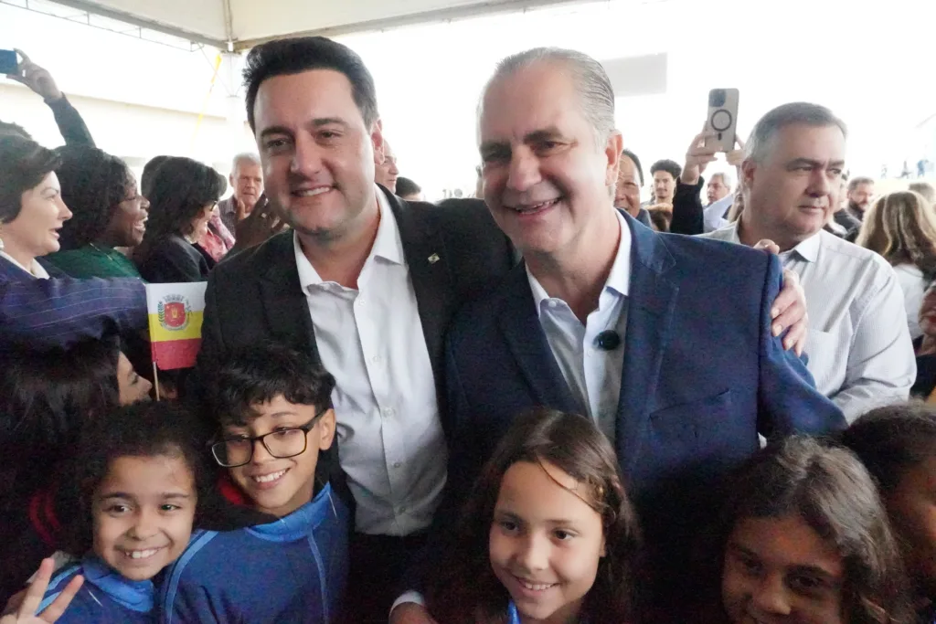 Ratinho Junior inaugura Hospital da Criança de Maringá, confira as entrevistas