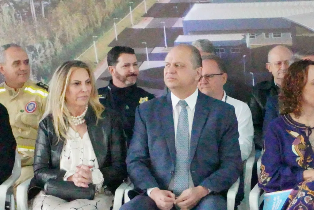 Ratinho Junior inaugura Hospital da Criança de Maringá, confira as entrevistas