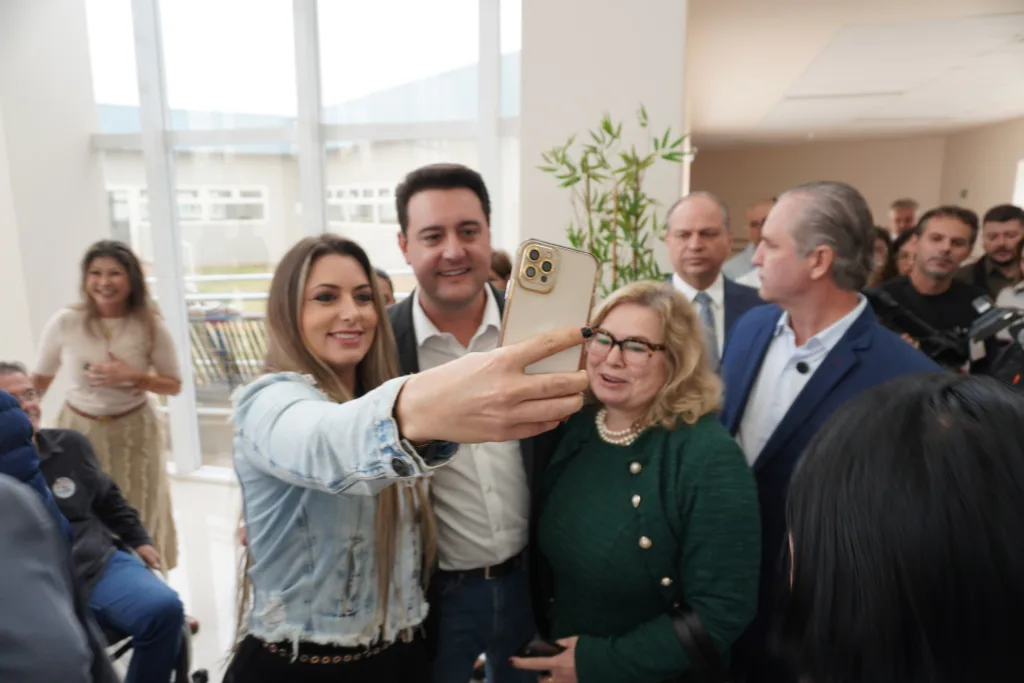 Ratinho Junior inaugura Hospital da Criança de Maringá, confira as entrevistas