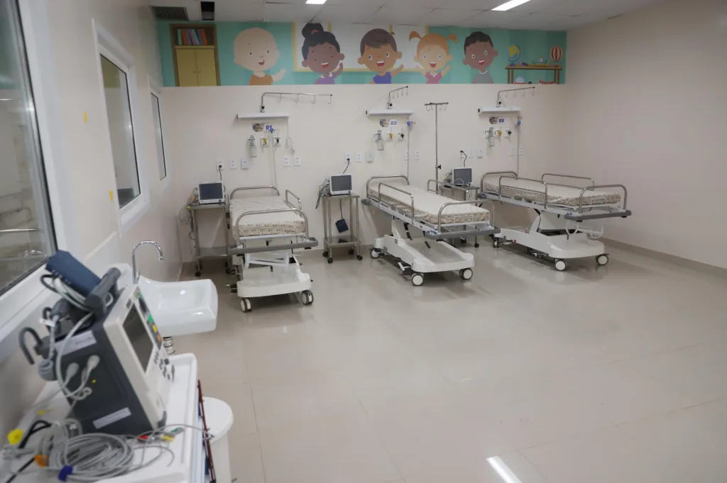 Ratinho Junior inaugura Hospital da Criança de Maringá, confira as entrevistas