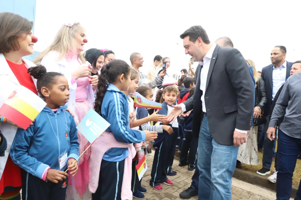 Ratinho Junior inaugura Hospital da Criança de Maringá, confira as entrevistas