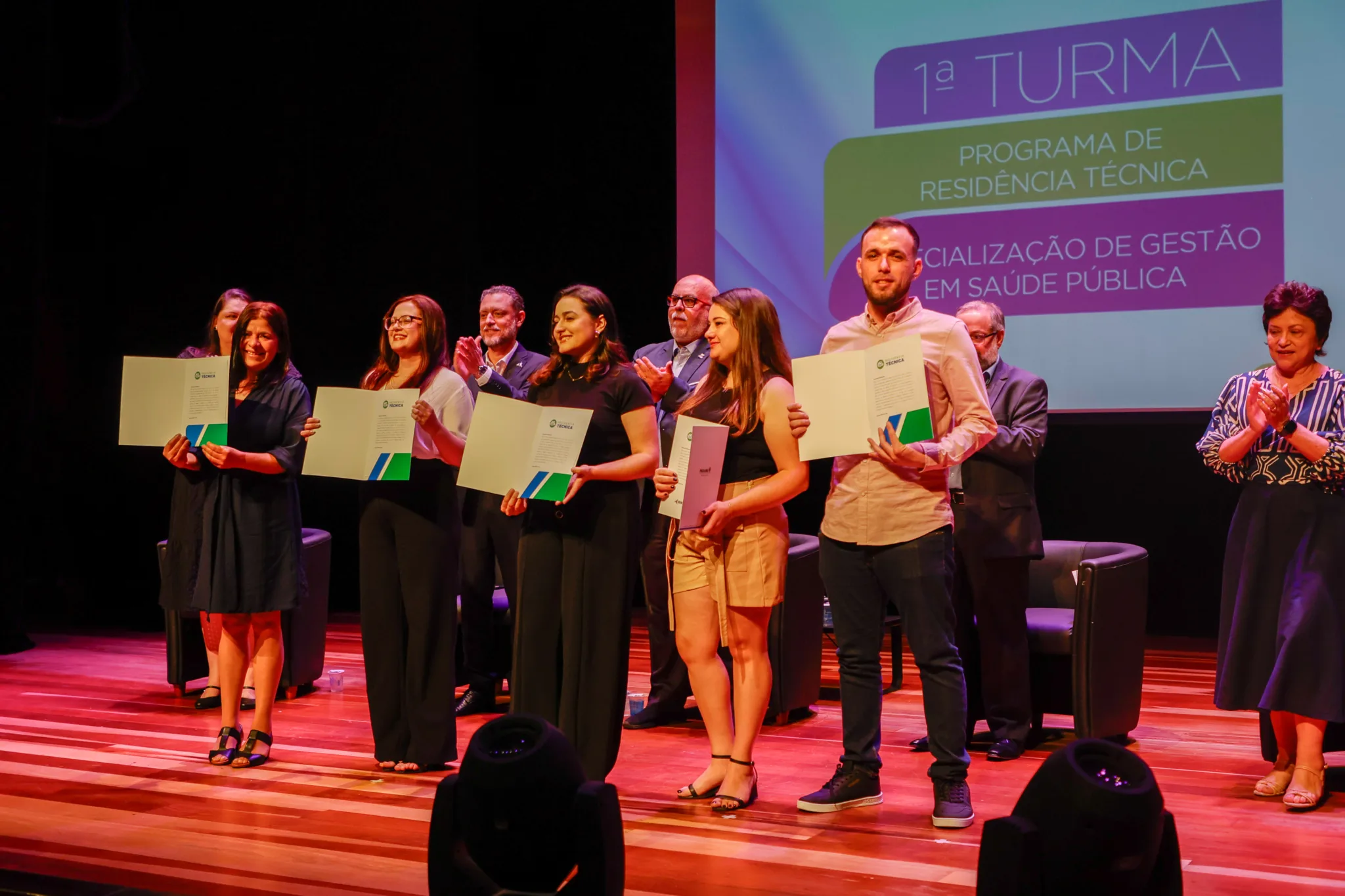 Ao todo, 68 profissionais de diferentes áreas do conhecimento finalizaram as atividades práticas da residência neste mês.