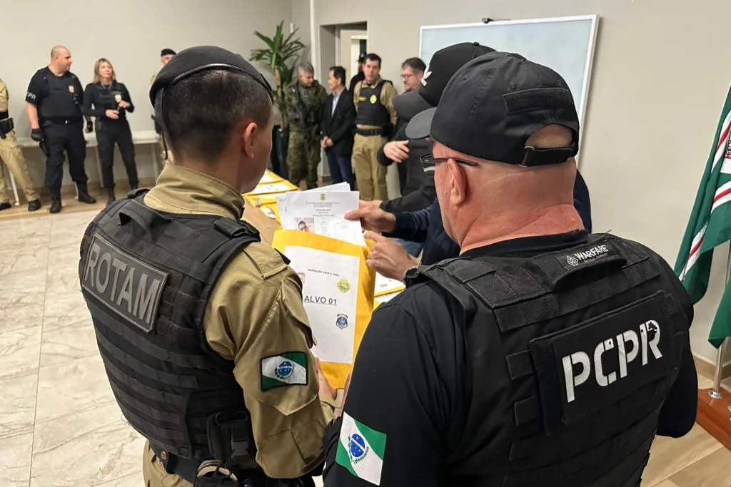 Com 300 agentes, Polícia Civil cumpre 143 mandados em 3 megaoperações contra homicídios, tráfico de drogas e roubo de cargas