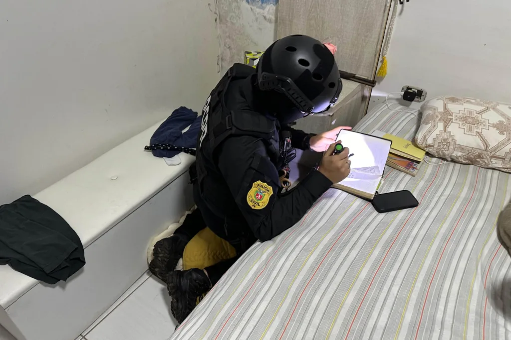 Com 300 agentes, Polícia Civil cumpre 143 mandados em 3 megaoperações contra homicídios, tráfico de drogas e roubo de cargas