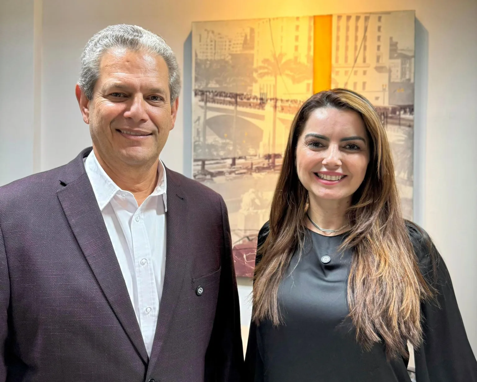 Prefeito eleito, Silvio Barros (Progressistas) e a jornalista Denise Cristina da Silva que estará à frente da Secretaria de Comunicação de Maringá
