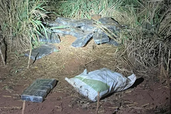 PMPR apreende 2,8 toneladas de maconha e 51 quilos de inseticida contrabandeado