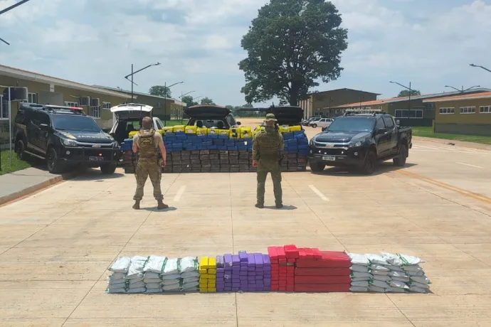 PMPR apreende 2,8 toneladas de maconha e 51 quilos de inseticida contrabandeado