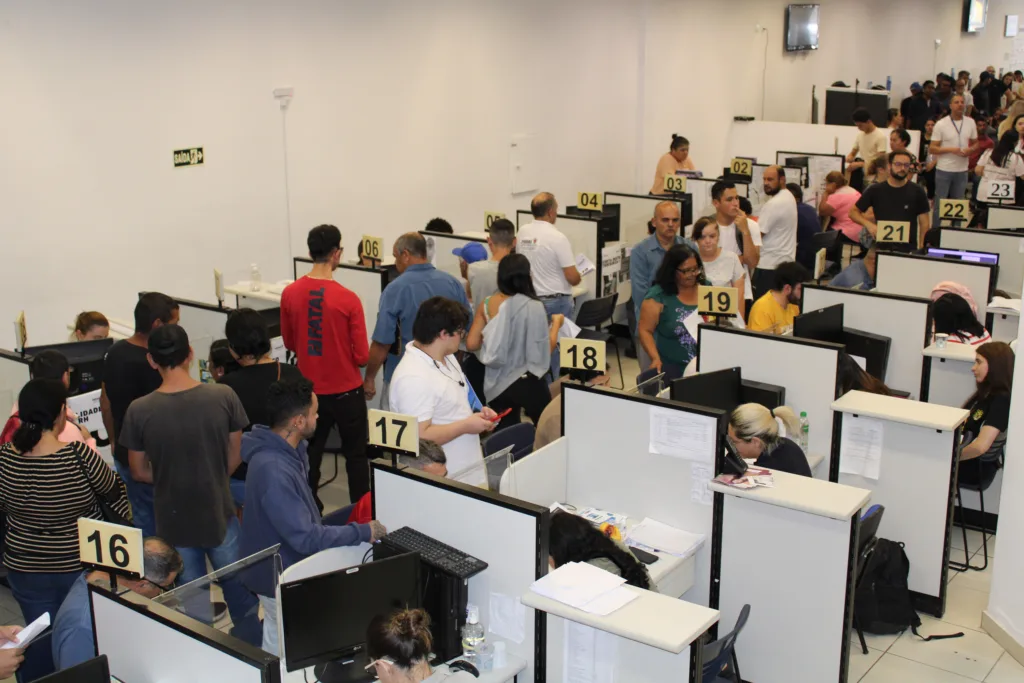 Oportunidade em todo Paraná: semana começa com 22,3 mil vagas de emprego