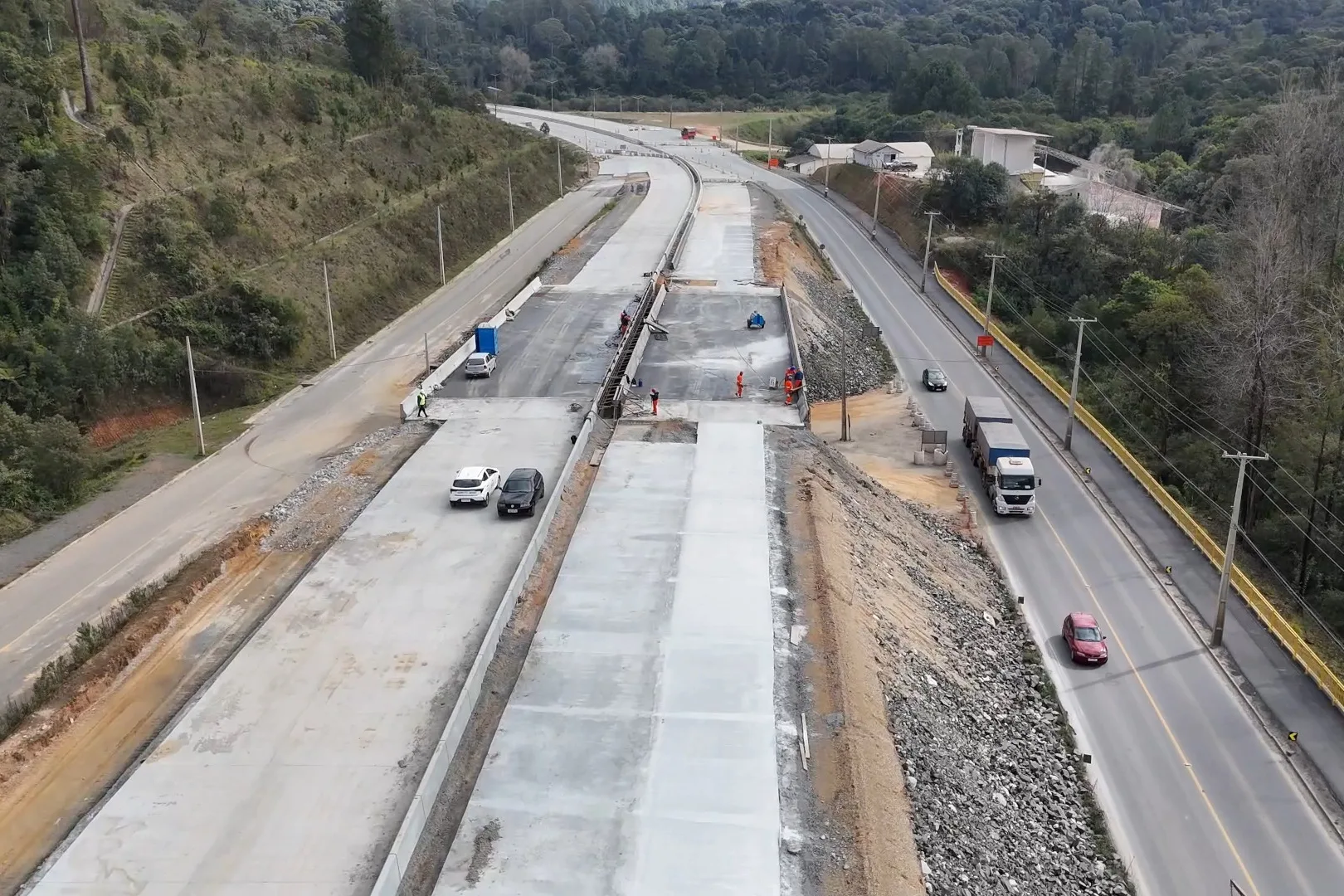 Orçamento de 2025 prevê aumento de 60% nos investimentos, com R$ 2,1 bilhões para obras Foto: DER-PR