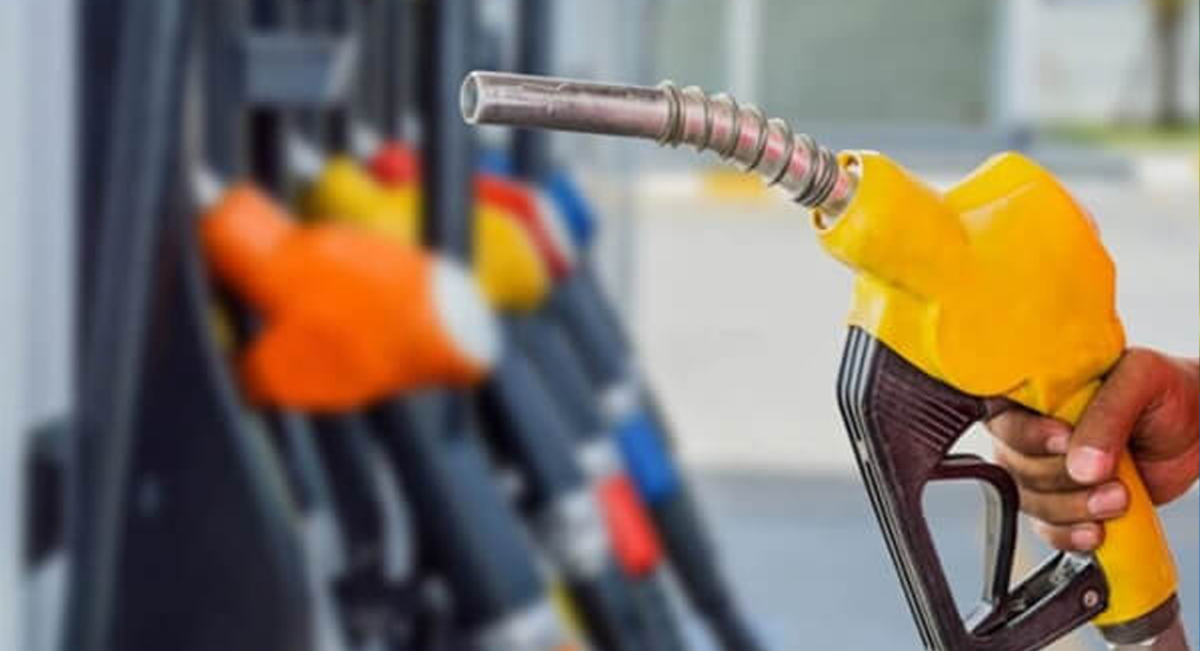 Pesquisa do Procon revela diferença de até R$ 0,64 por litro da gasolina, variação de até 10,76% nos preços