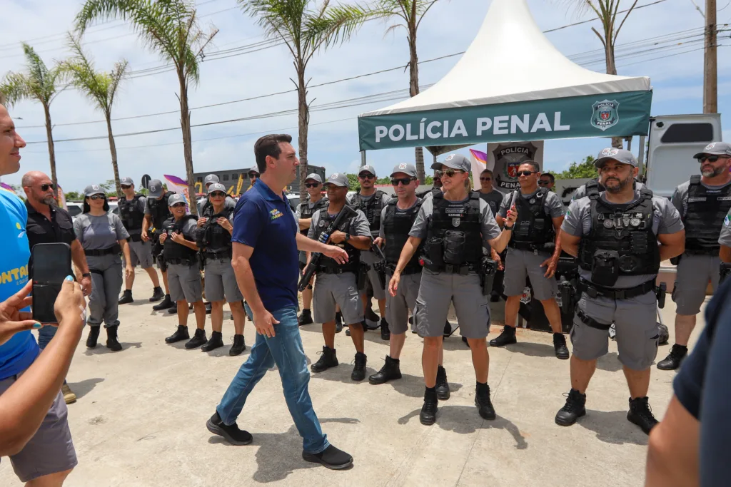 Estado entrega 133 viaturas e equipamentos para as polícias; investimento de R$ 52 milhões 16 Estado entrega 133 viaturas e equipamentos para as polícias; investimento de R$ 52 milhões