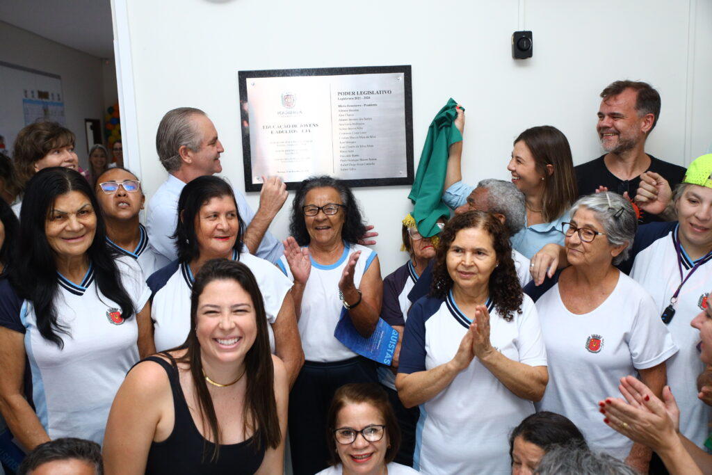 Prefeitura entrega sede da EJA na região central e facilita acesso de jovens e adultos à educação