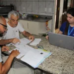 Procon em Domicílio atende idoso que reclama de cobrança abusiva de plano de saúde