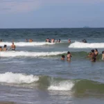 Verão: 92% das praias do Paraná estão aptas para banho, aponta primeiro boletim
