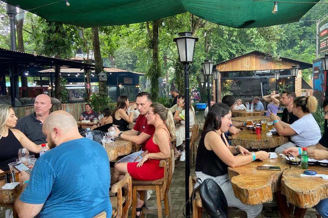 Turismo: Festival Porco Moura atrai estrangeiros para o Paraná