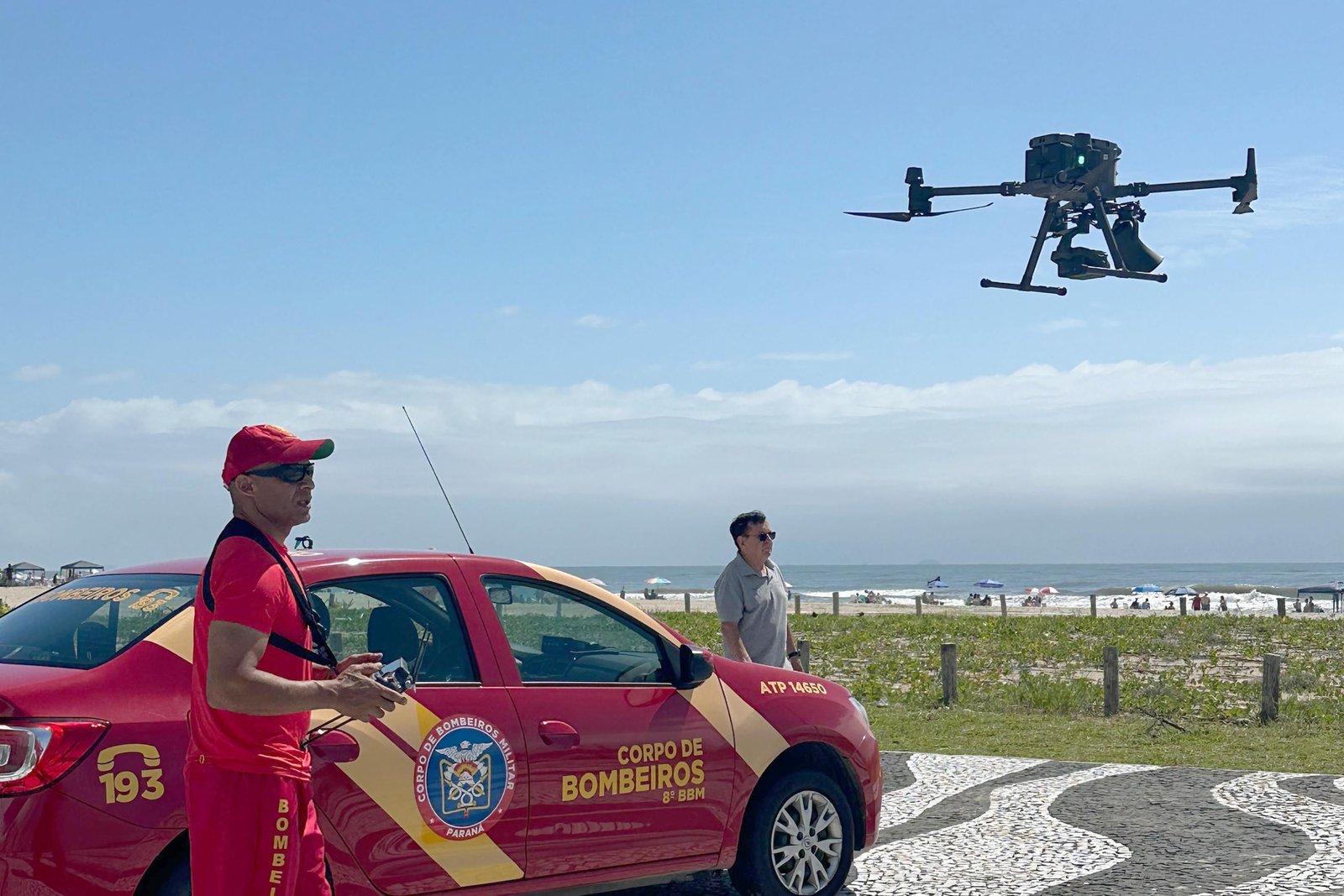 Verão Maior Paraná: Bombeiros usam drones de alta tecnologia para reforçar proteção de banhistas no Litoral